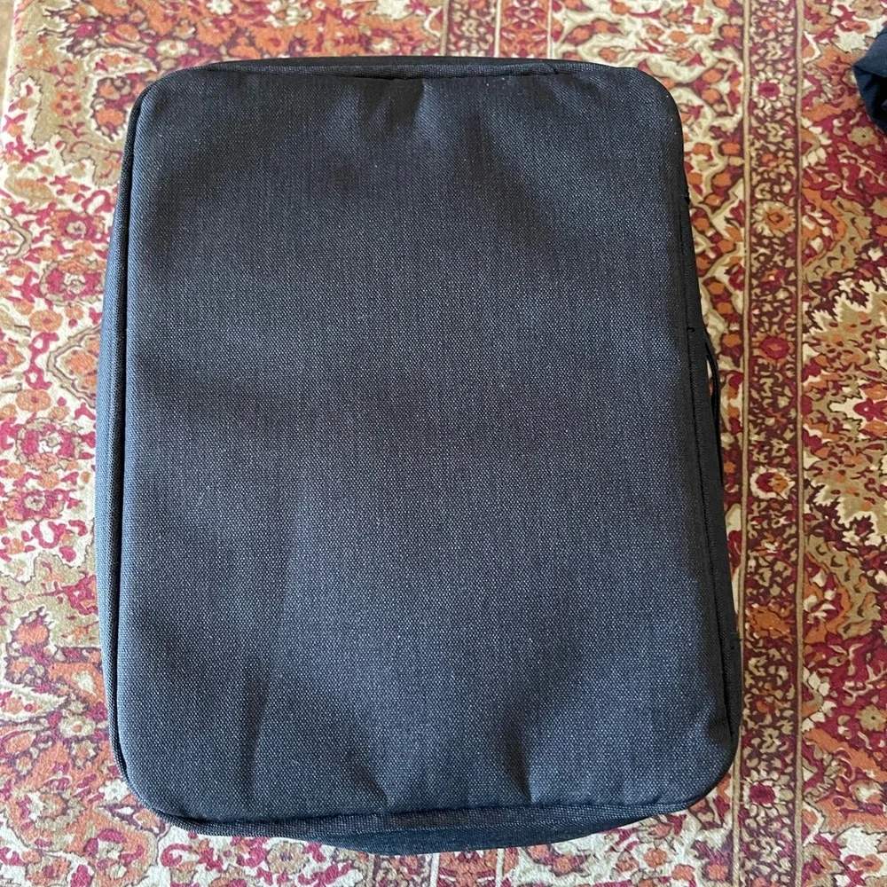 Great Condition Electronics Travel Case & Organizer